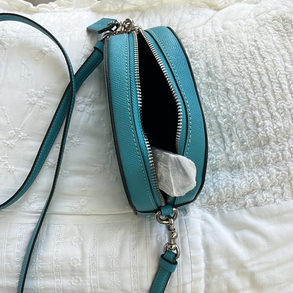 Turquoise blue Coach crossbody bag. - Picture 4 of 9